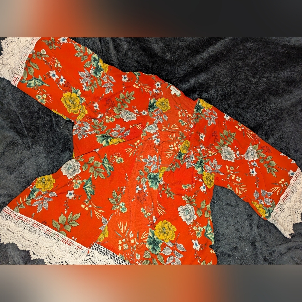 Umgee Colorful Floral, Lace Trimmed Kimono
